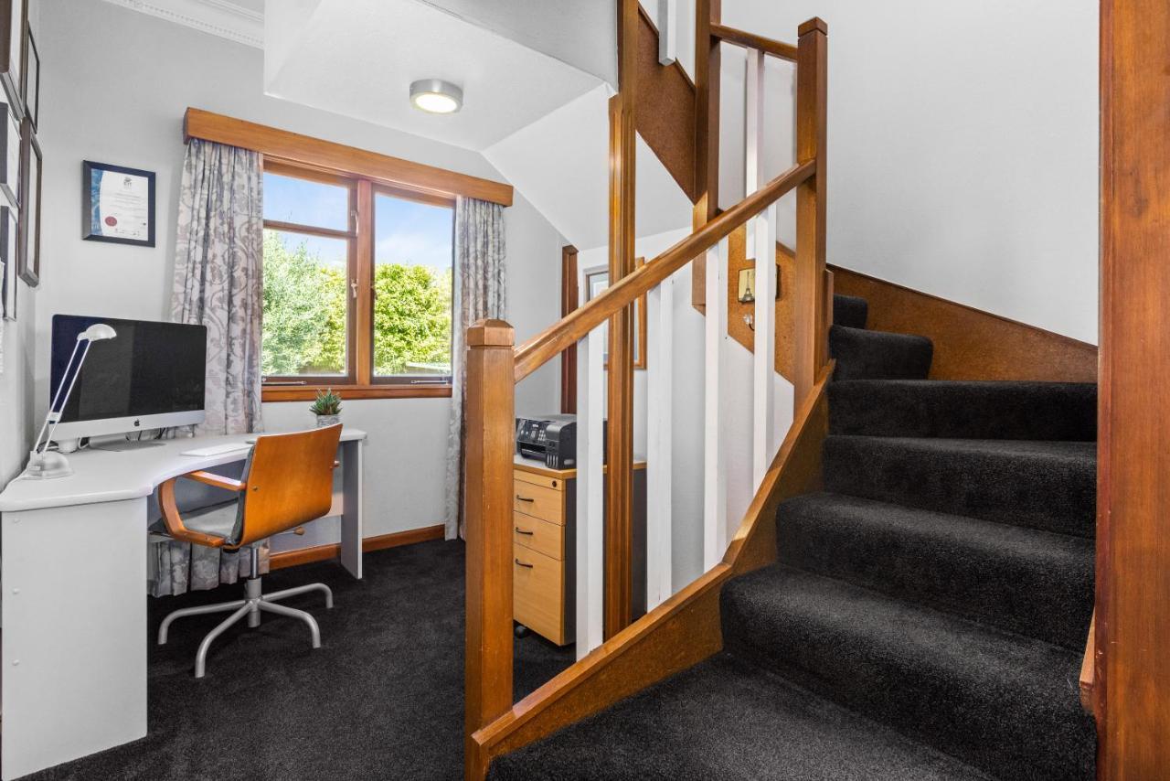 Live Large In The Village Havelock North Exterior photo