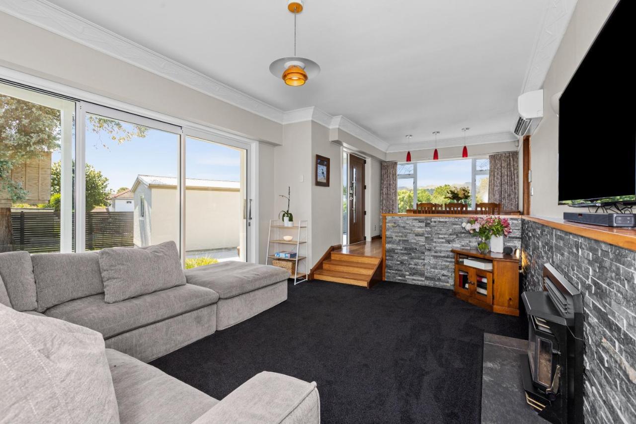 Live Large In The Village Havelock North Exterior photo